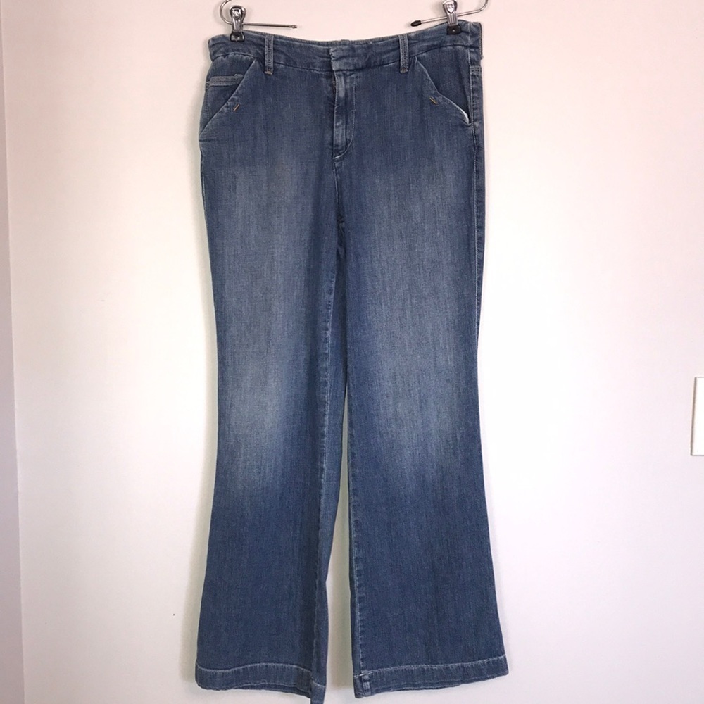 Chico’s Platinum Cordella RG Light Wash Straight Leg Jeans Size 1 Regular